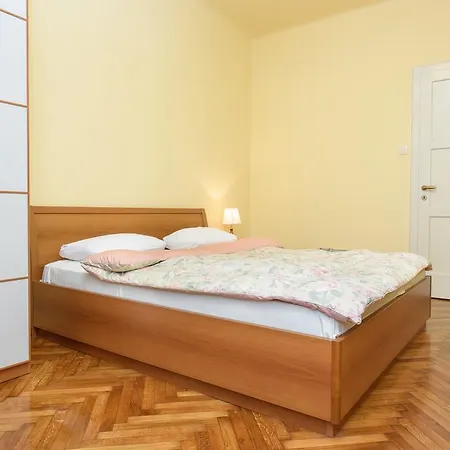 Kreso Apartment *