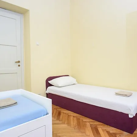 Kreso Apartment *